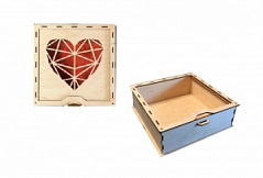 Коробка деревянная с окном "Сердце" (22*22*7,8 см)